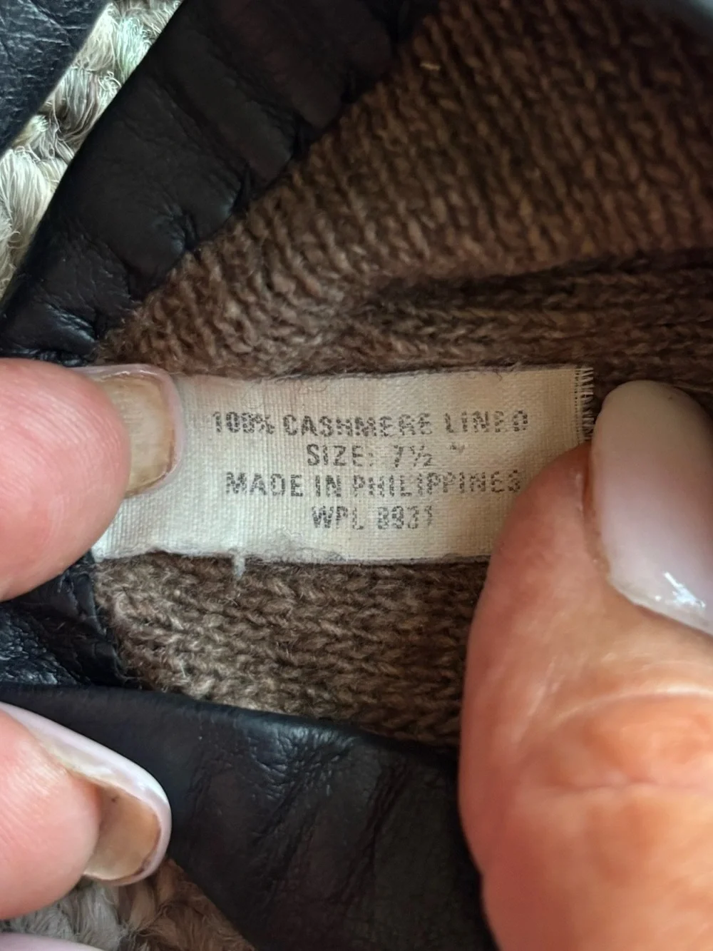 Black size 7.5 cashmere lined leather gloves